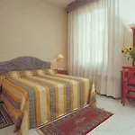 Moderno Hotel 3*