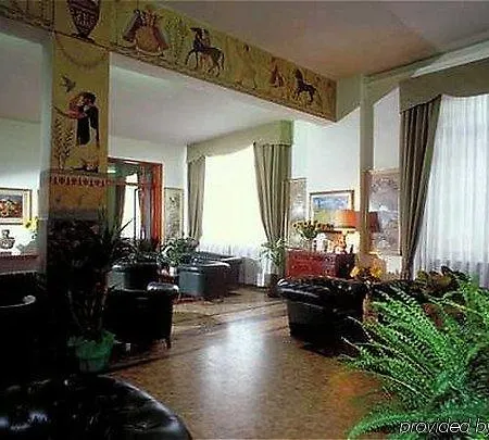 Moderno Hotel 3*