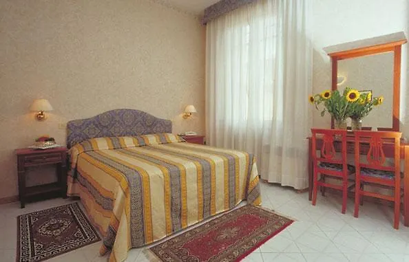 Moderno Ξενοδοχείο 3*