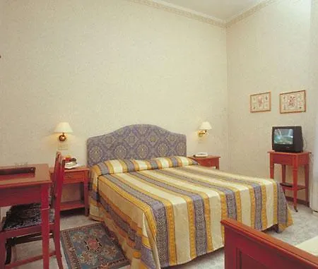 Moderno 호텔 3*