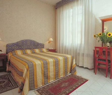 Moderno Ξενοδοχείο 3*